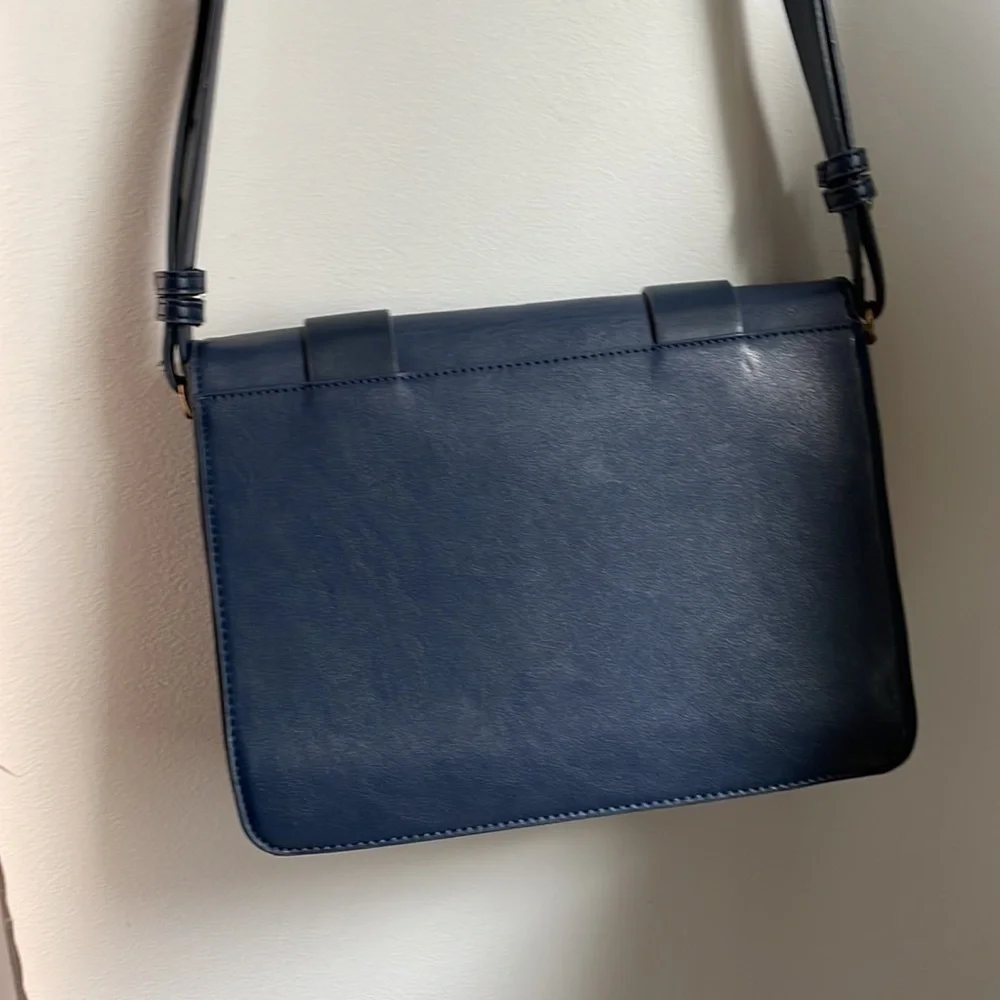 Classic Academia Minimalist Navy Capsule Scandi Messenger Bag